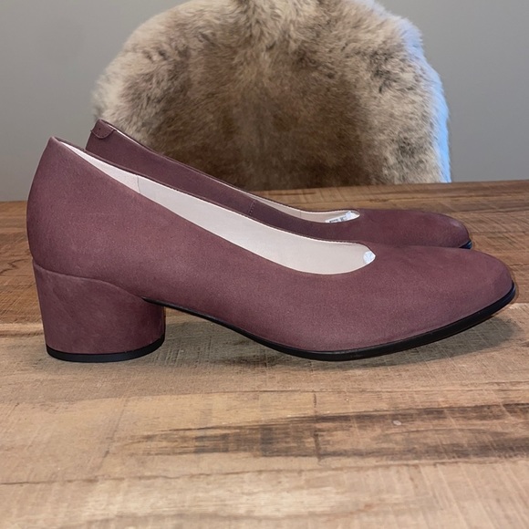 Ecco Women's Burgundy Heels - Picture 2 of 10